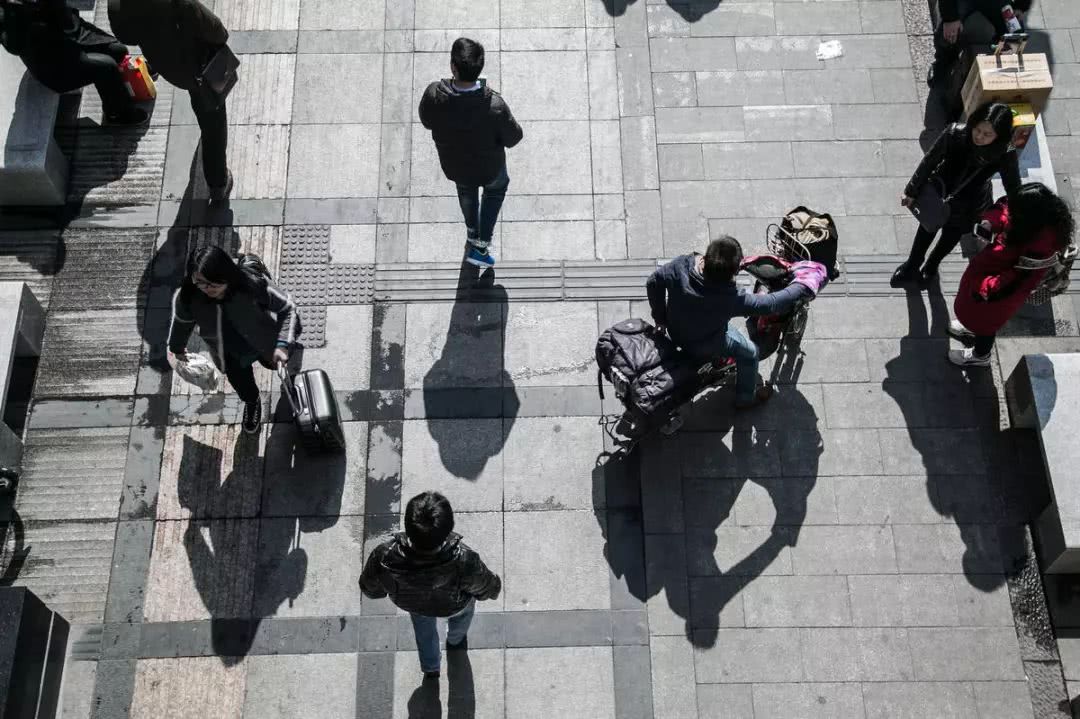 专门给奢侈品、跑车补洞，从LV到保时捷，杭州小伙补3个洞要价1万