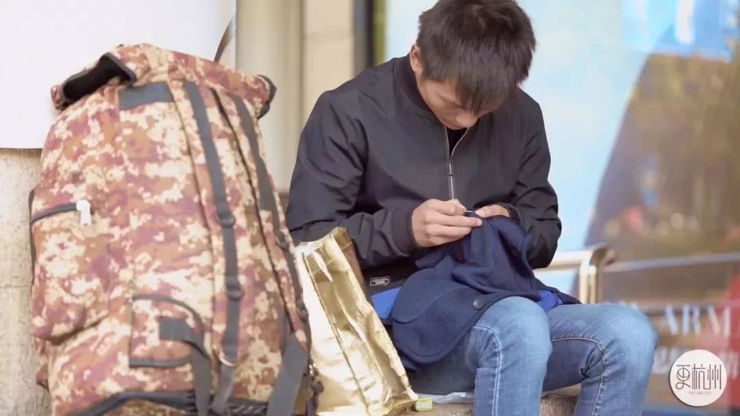 专门给奢侈品、跑车补洞，从LV到保时捷，杭州小伙补3个洞要价1万