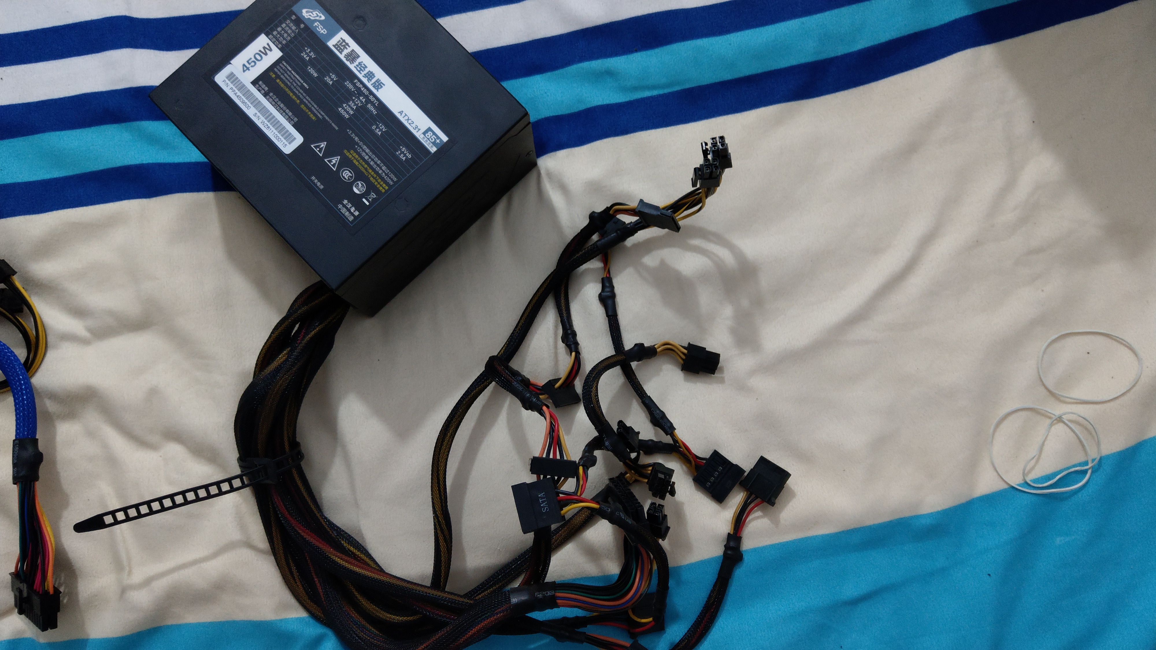 两款同功率不同品牌的电源,不同价格电脑电源推荐