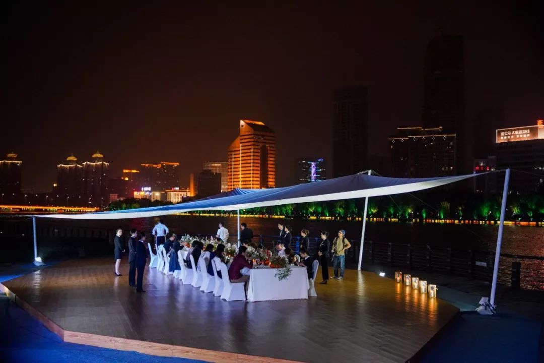 在伤口上撒盐,在伤口上撒盐会成什么样