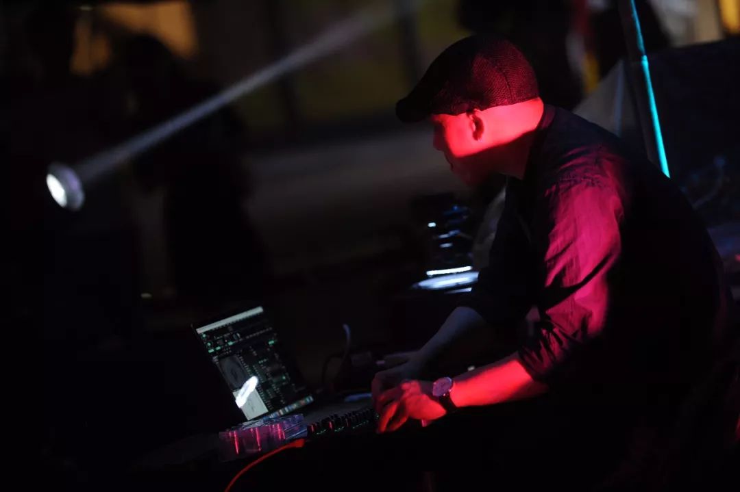 在伤口上撒盐,在伤口上撒盐会成什么样