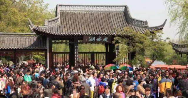 还抱团旅行?你知道旅行社是怎么转走游客钱的!看过后就明白了!