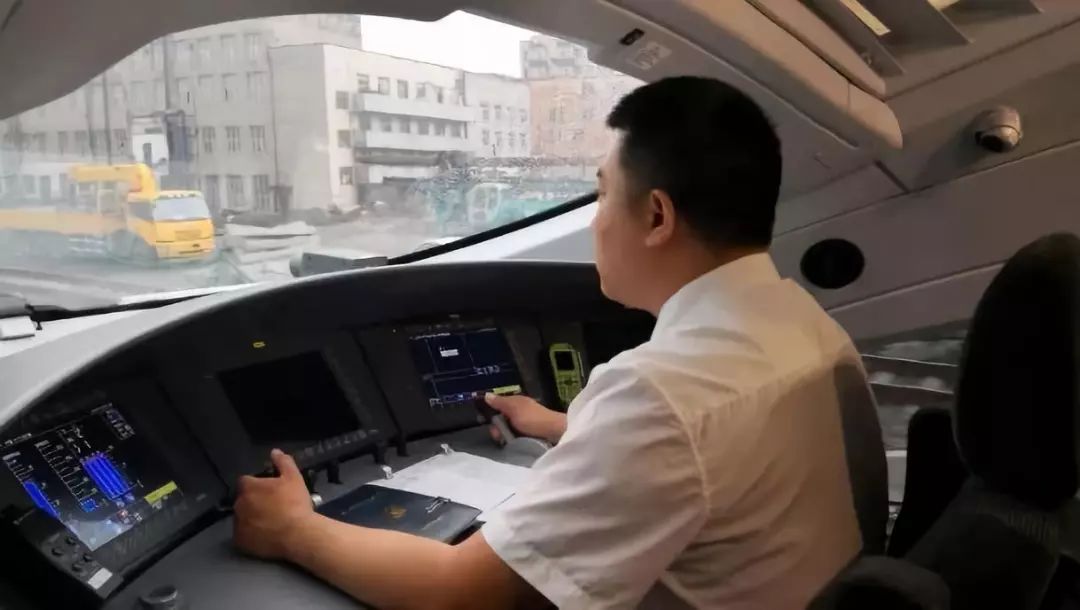 哈佳铁路施工现状,哈佳铁路为什么是动车