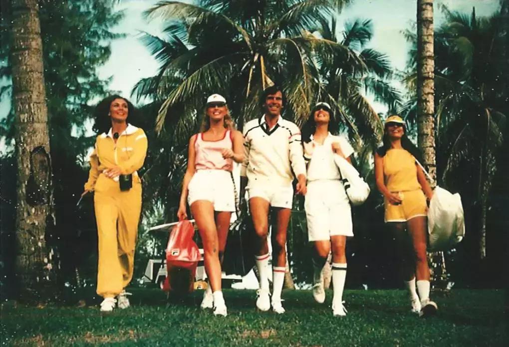 fila官网流行款,人手一件的衣服有哪些