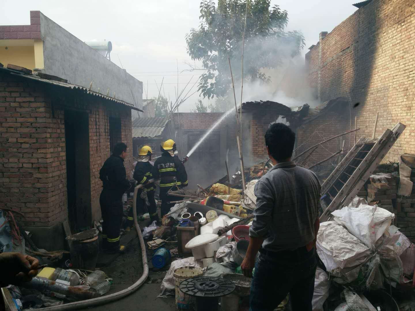 中秋节民警坚守岗位保平安,中秋公安守护万家团圆