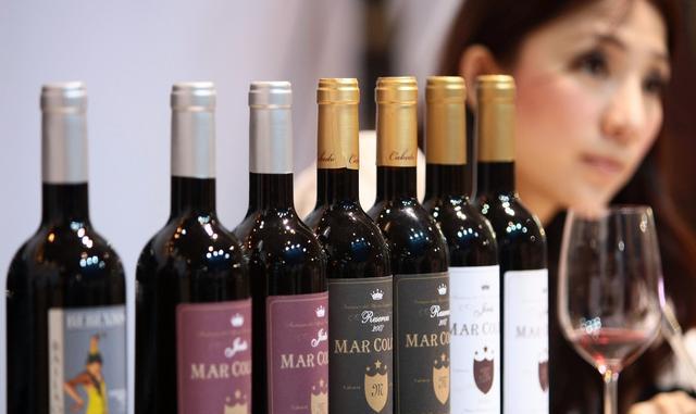 酒真假鉴别视频,如何看葡萄酒标签真假鉴别