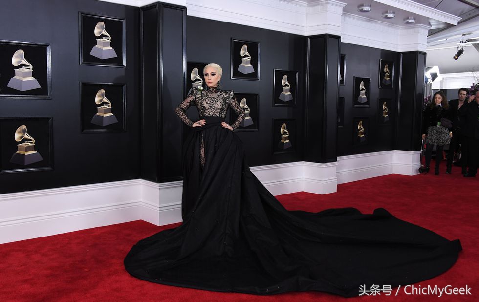 lady gaga日常穿搭 (gaga高级感穿搭)