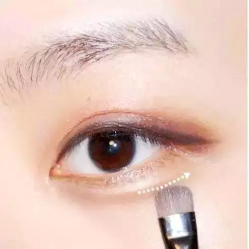 怎样拥有迷人卧蚕,卧蚕饱满化妆技巧图解女生