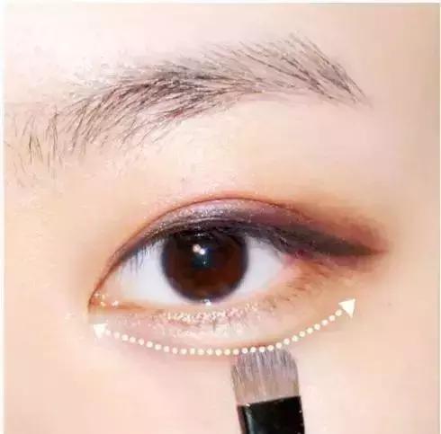 怎样拥有迷人卧蚕,卧蚕饱满化妆技巧图解女生