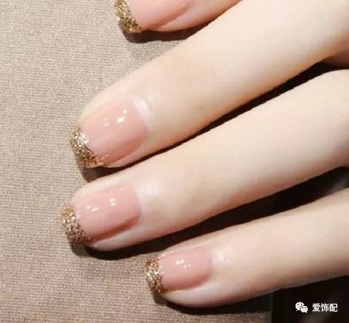 昨天去做了美甲上班领导会说吗,做了美甲半个月