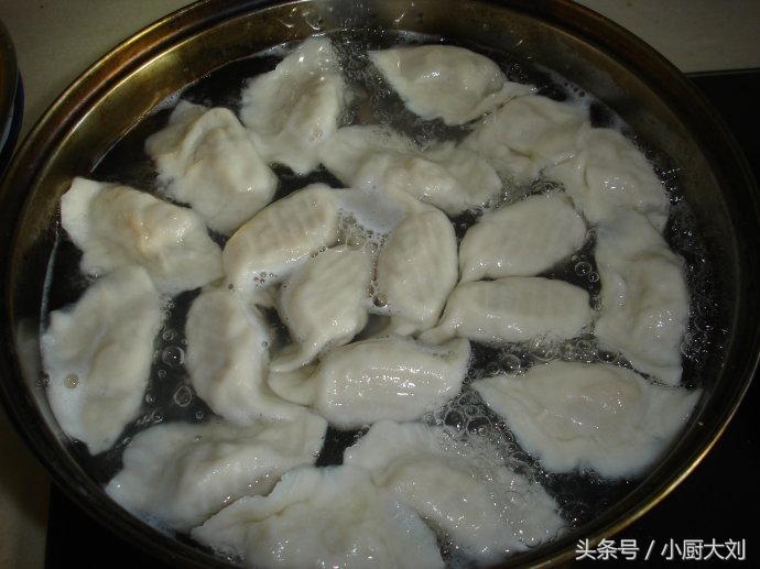 饺子放冰箱冷冻怎么可以不裂,包完饺子怎么冻可以不破不裂