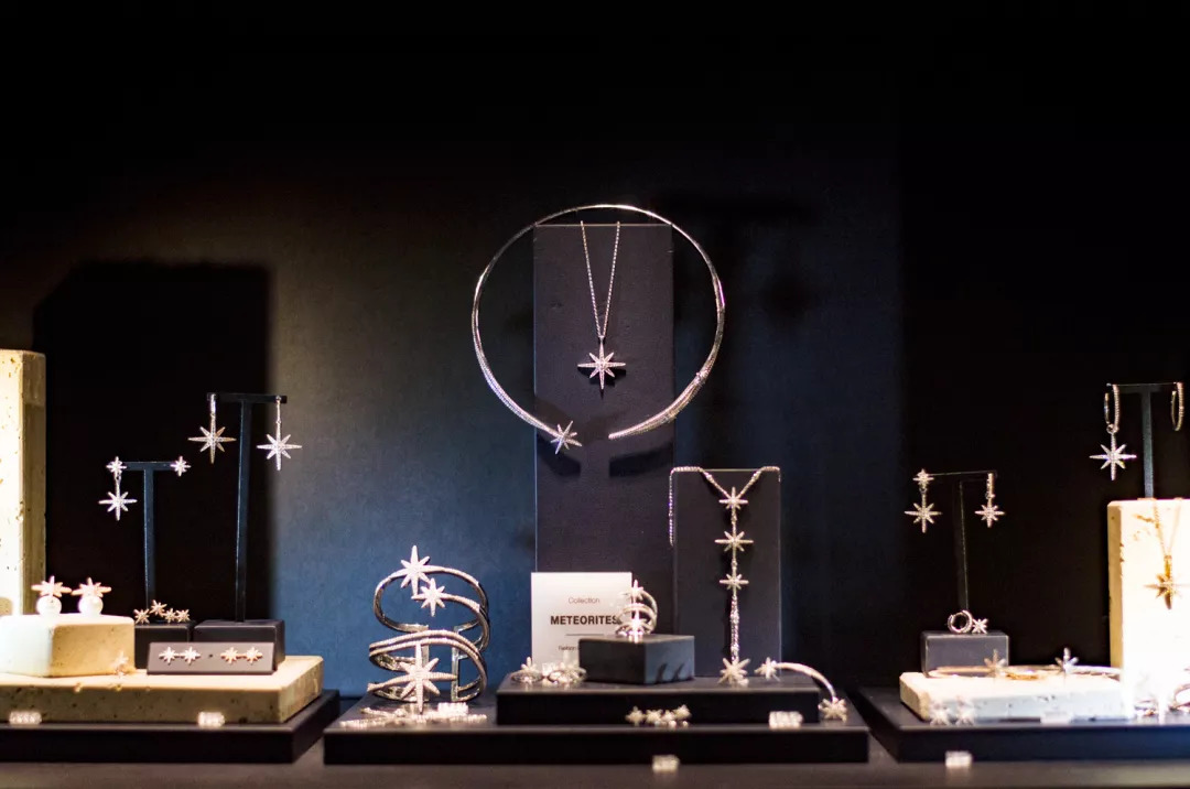 apmmonaco是奢侈品吗,apmmonaco官方旗舰店橱窗