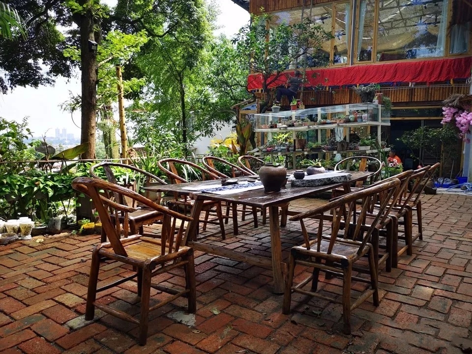 国庆假期住哪儿？水灵妹为你精心奉上都江堰这10家紧临景区的民宿酒店！让你坐拥青山绿水，感受品质生活