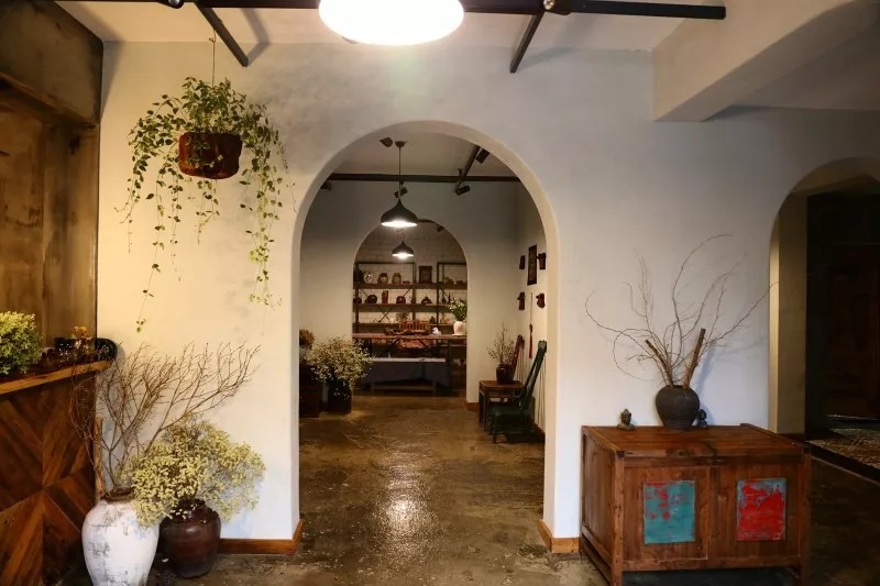 国庆假期住哪儿？水灵妹为你精心奉上都江堰这10家紧临景区的民宿酒店！让你坐拥青山绿水，感受品质生活