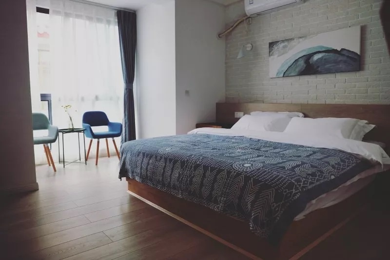 国庆假期住哪儿？水灵妹为你精心奉上都江堰这10家紧临景区的民宿酒店！让你坐拥青山绿水，感受品质生活