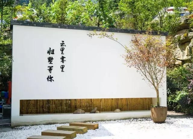 国庆假期住哪儿？水灵妹为你精心奉上都江堰这10家紧临景区的民宿酒店！让你坐拥青山绿水，感受品质生活