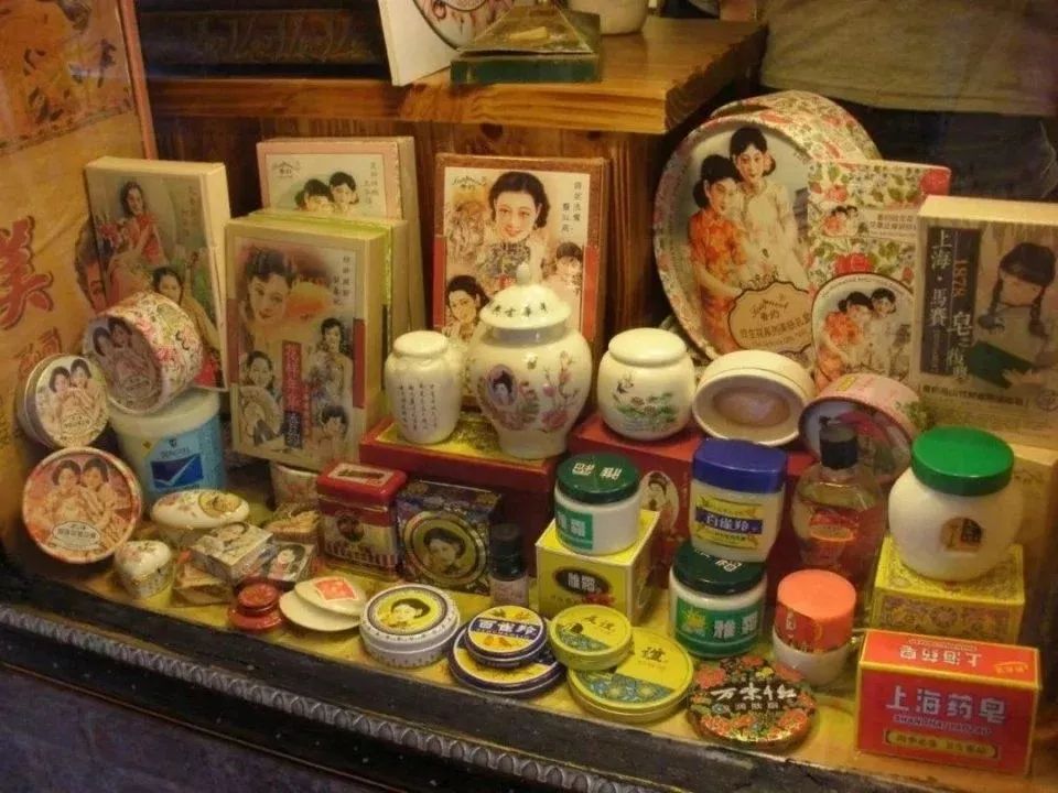 亲历·讲述｜流转在梳妆台上的时尚