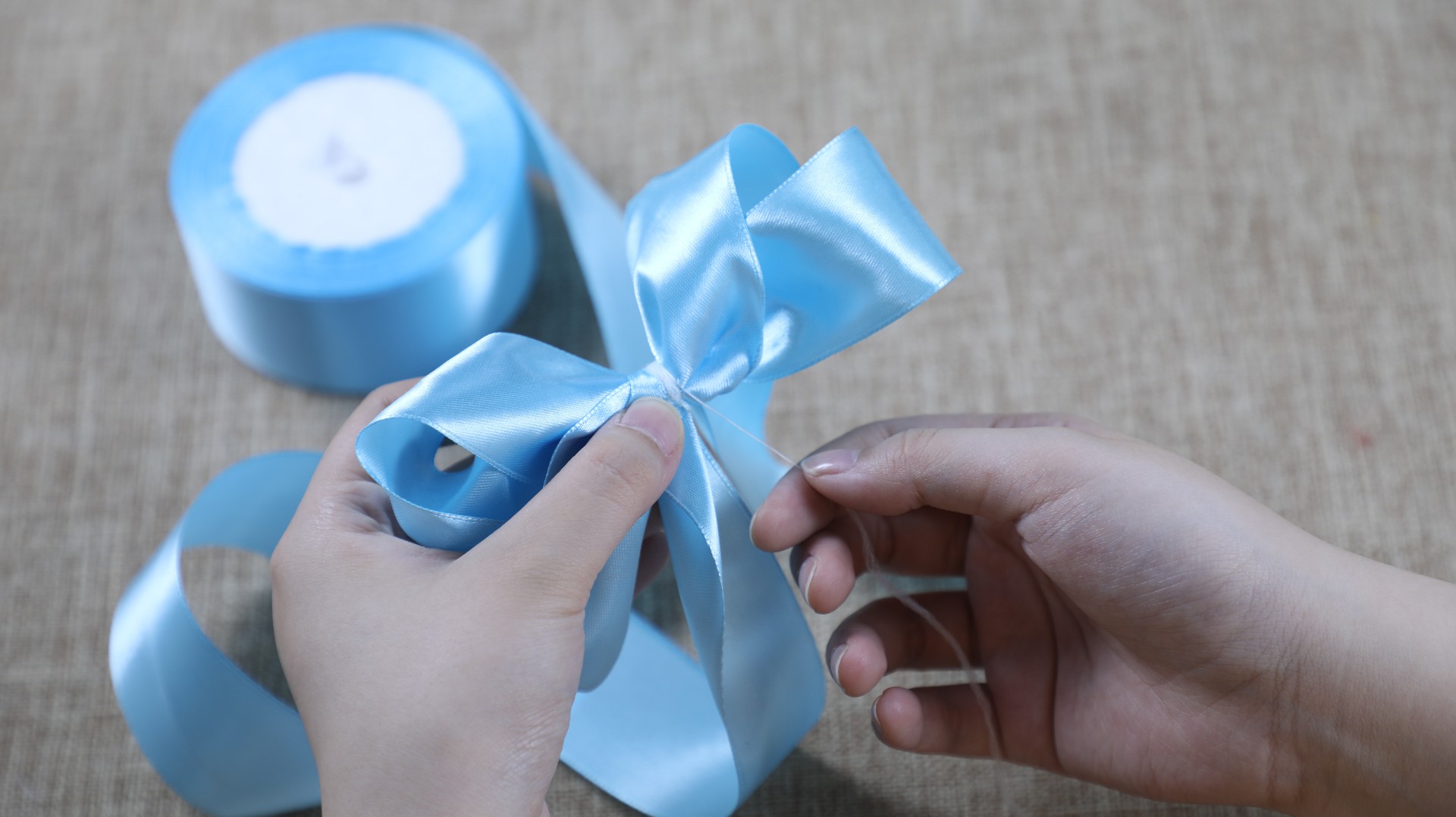 能让你一秒就能学会的蝴蝶结系法,蝴蝶结的系法慢教程不容易散