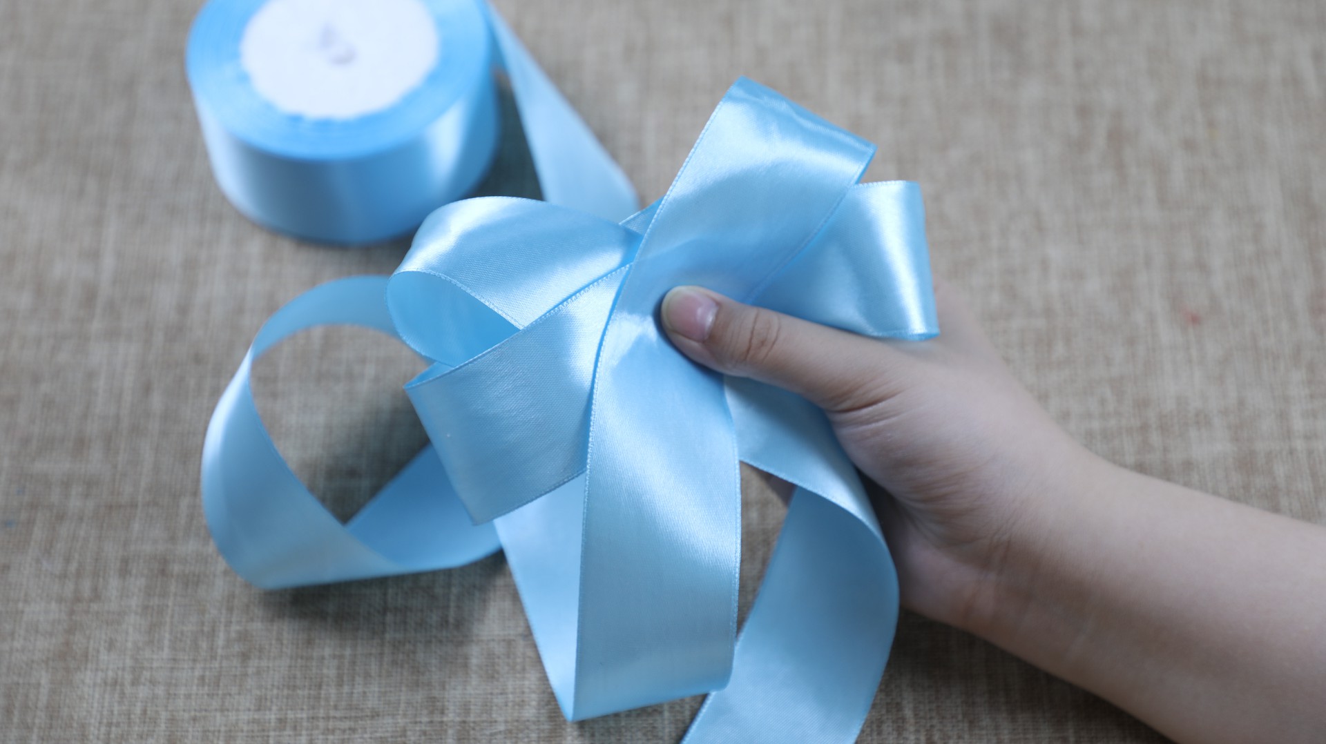 能让你一秒就能学会的蝴蝶结系法,蝴蝶结的系法慢教程不容易散