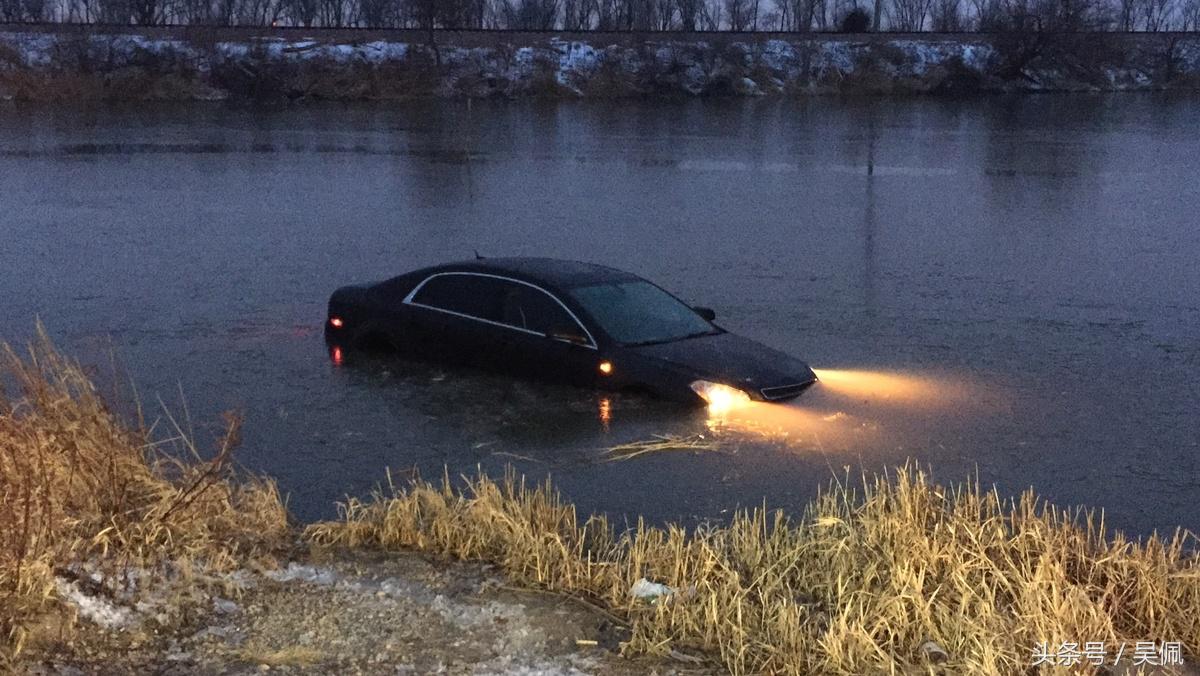 二手车怎么辨别是泡水车和事故车,二手车是不是泡水车看哪里