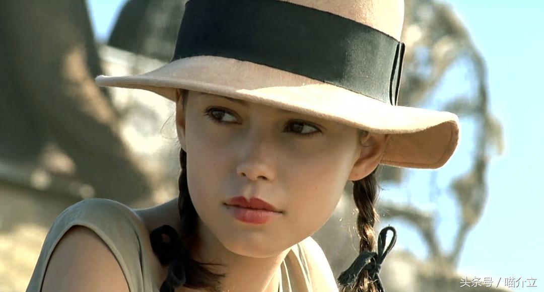 它们恰似，法国姑娘热情奔放浪漫与越南姑娘含蓄温柔的完美结合