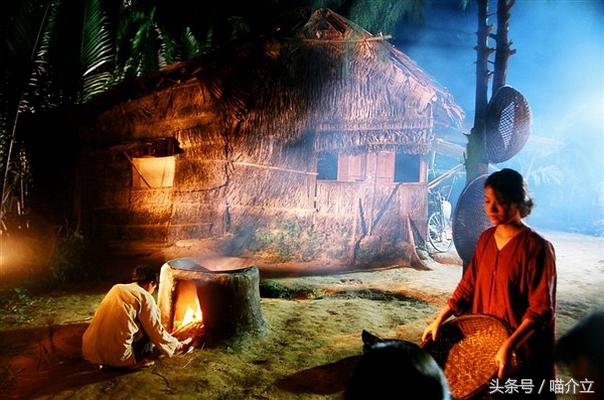 它们恰似，法国姑娘热情奔放浪漫与越南姑娘含蓄温柔的完美结合