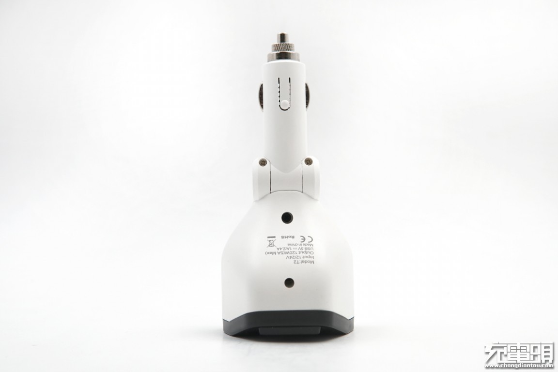 这款车充的设计怎么越看越奇怪