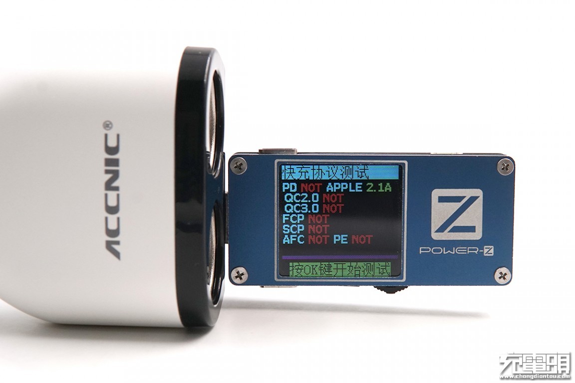 这款车充的设计怎么越看越奇怪