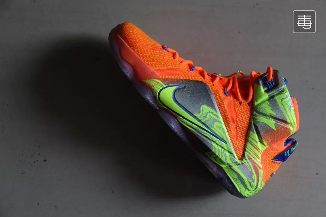 晒出你脚上穿的鞋子,晒出你的球鞋照片