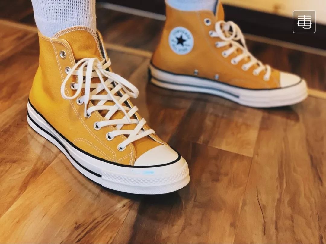 晒出你脚上穿的鞋子,晒出你的球鞋照片