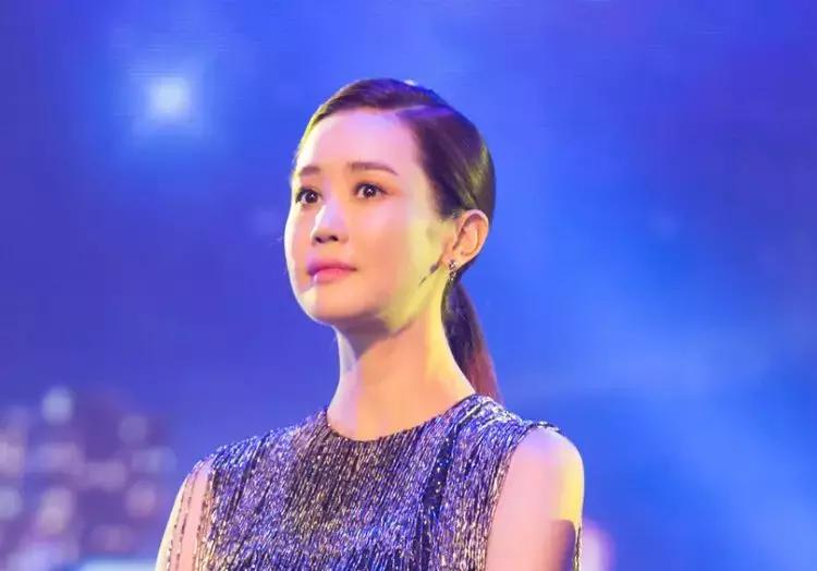 周迅嘴巴嘟嘟,周迅的嘴巴本来就是嘟的吗