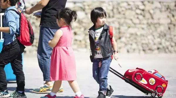 可以带孩子骑行的旅行箱,儿童可骑行行李箱