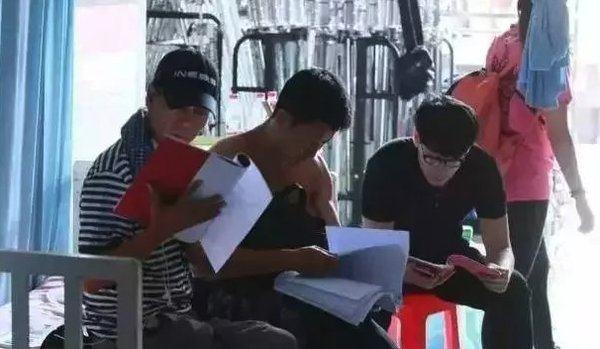 无间道吴镇宇曾志伟吃火锅粤语,无间道2粤语四位大佬下场