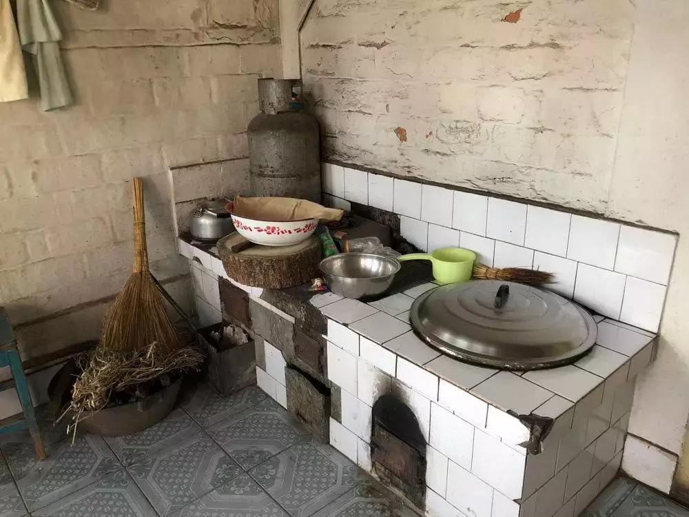 彼得洛夫回不去的老家纪录片全集,东北农村农民的幸福生活