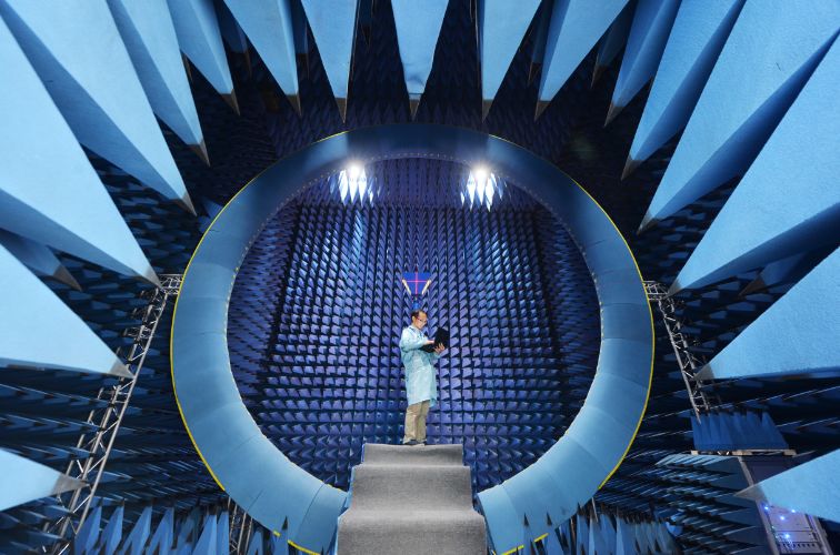 聚焦｜《凤凰周刊》解码中国光谷30年生长基因从“一束光”到“一座创新城”