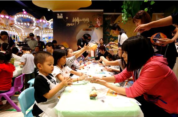 Alavening阿拉的小闹闹携手北京苏宁红孩子欢乐闹中秋