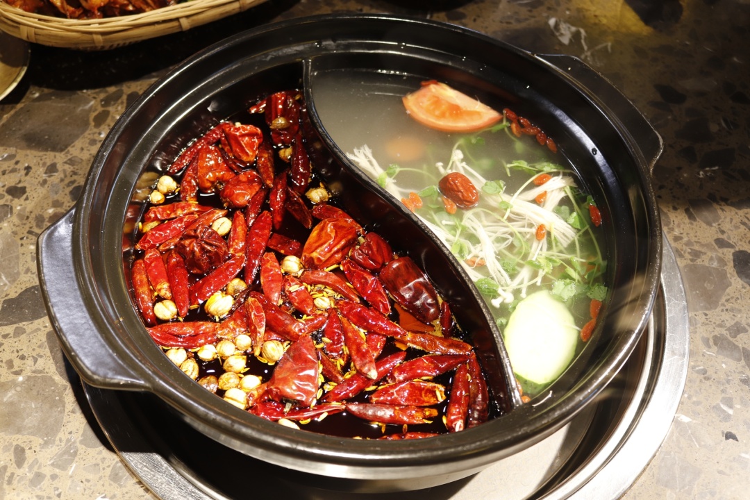 长春万达小郡肝串串香9.9元100串,长春钢管厂五区小郡肝串串香