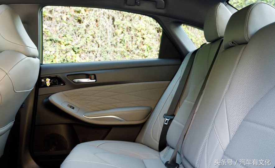 丰田为什么不用2.5lv6发动机,车长5米搭载v8双增压发动机