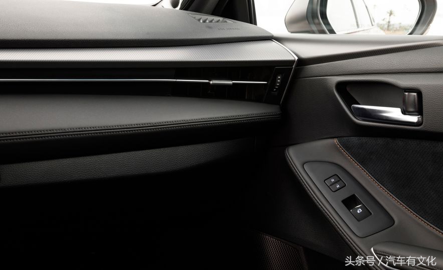 丰田为什么不用2.5lv6发动机,车长5米搭载v8双增压发动机