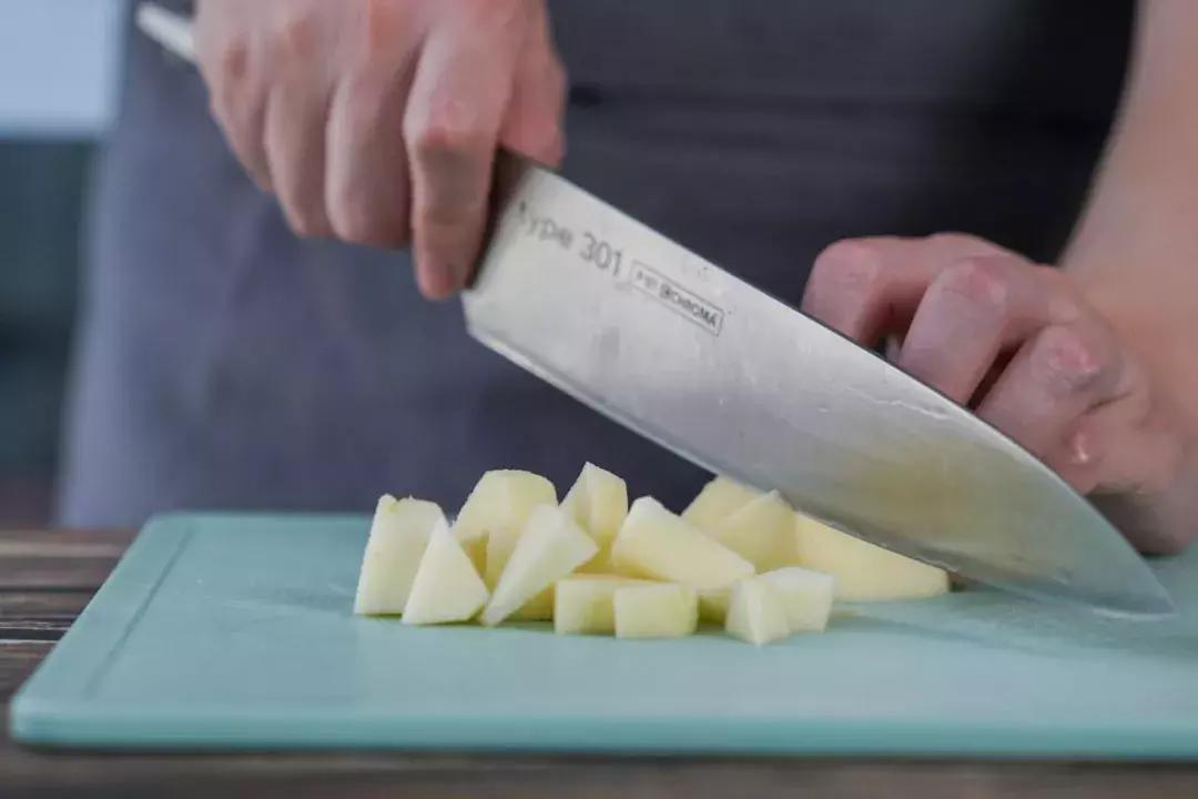 工作累了喝一杯小酒,上班这么辛苦还要回家做饭