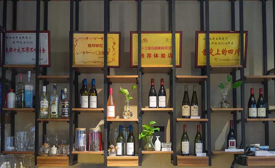 去这家店吃饭还要带西瓜霜？！成都这个“网绿”店暗藏玄机~