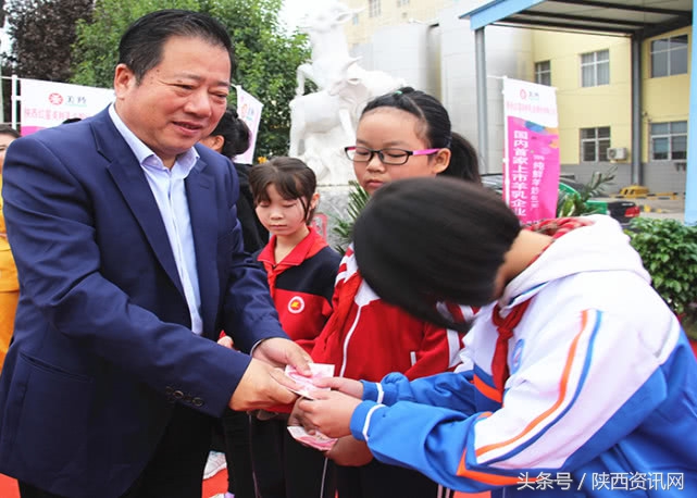 爱心暖冬行动温暖留守贫困学子,爱心助学情暖公益活动