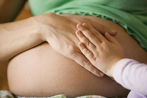 67岁双胞胎孕妇的生育困境：他们封杀我我不是怪物