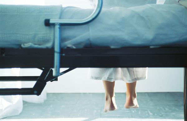 67岁双胞胎孕妇的生育困境：他们封杀我我不是怪物