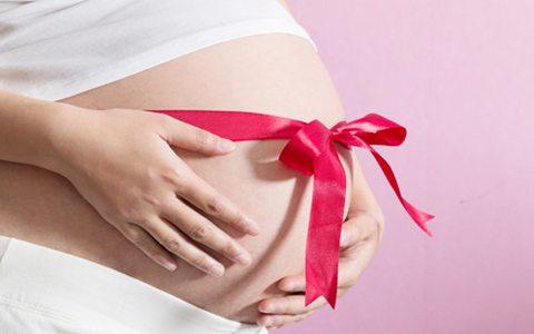 67岁双胞胎孕妇的生育困境：他们封杀我我不是怪物