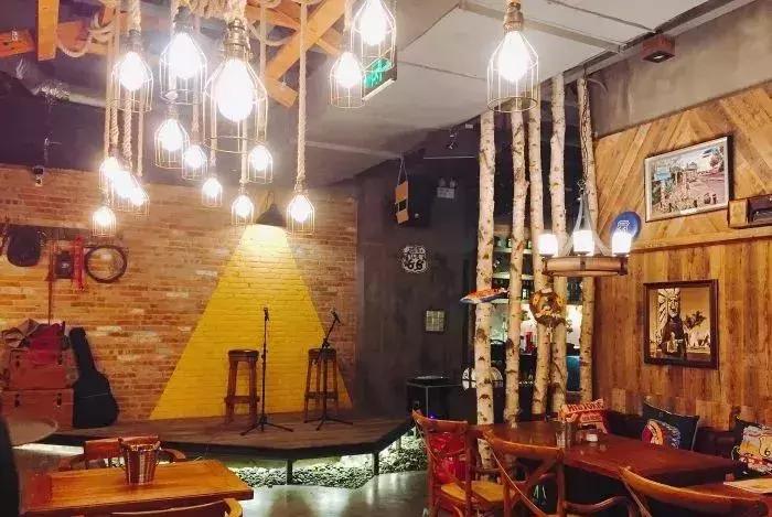 最豪华的音乐餐吧,一家氛围满满的音乐餐吧