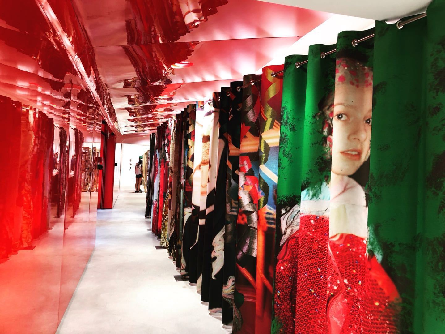 lv和chanel哪个值得买,在巴黎买lv包