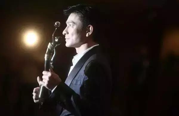 今天我不关心离婚，只想祝你生日快乐