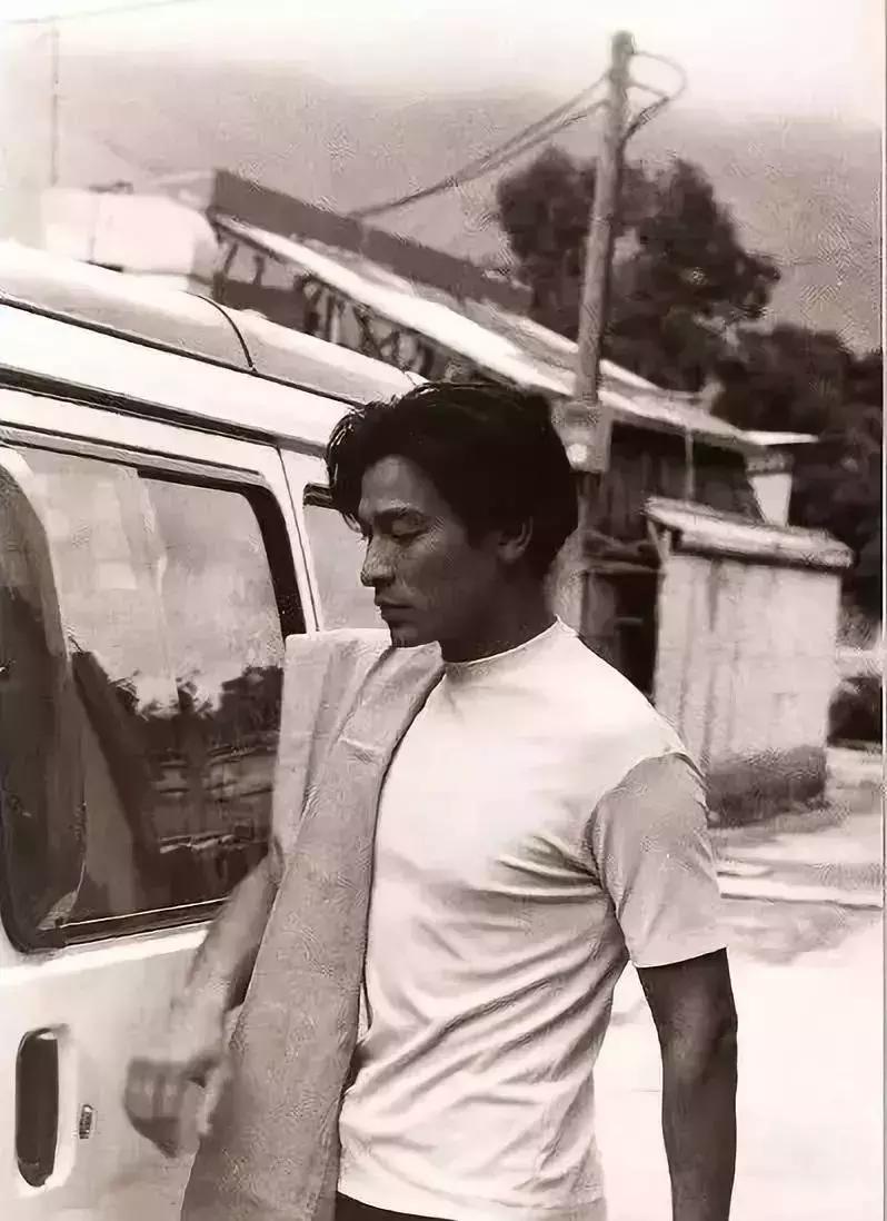 今天我不关心离婚，只想祝你生日快乐