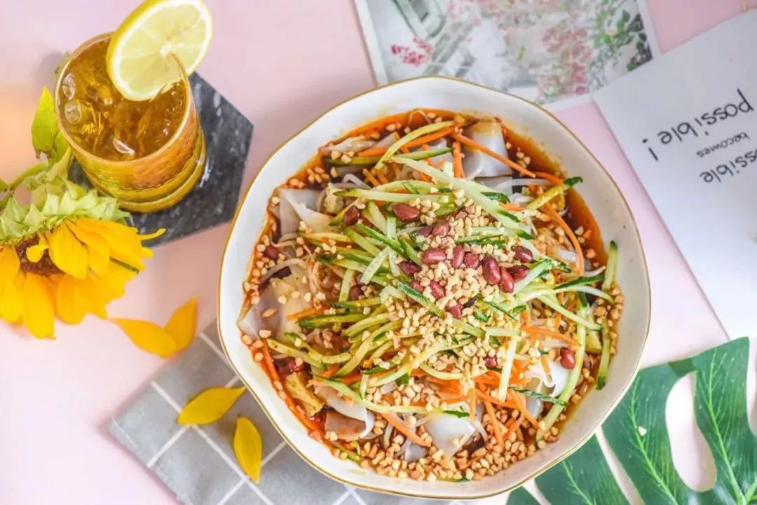 只有7天！斛擋巷嘉年华升级版来袭，百份GUCCI免费送，解锁你的逛吃技能！